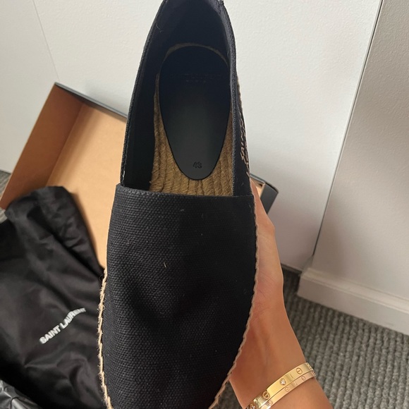 I have two pairs bought them for my boyfriend for Christmas! They don’t fit him! - Picture 3 of 4